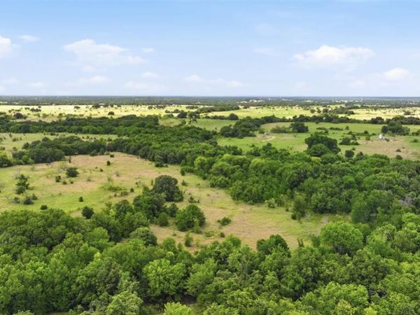 647 County Road 1480 , Alvord, TX 76225