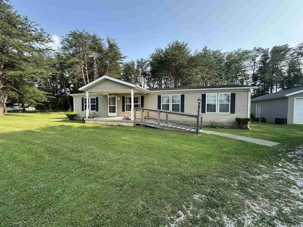 6122 State Road 60 W Road, Mitchell, IN 47446