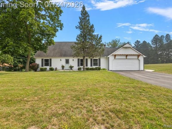 3365 Maybee Road, Lake Orion Vlg, MI 48359