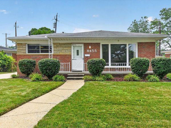 8455 Rockland Street, Dearborn Heights, MI 48127