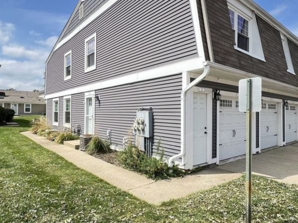 358 E FARMINGDALE Circle , Vernon Hills, IL 60061