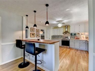 6224 Ivy Springs Drive, Flowery Branch, GA 30542