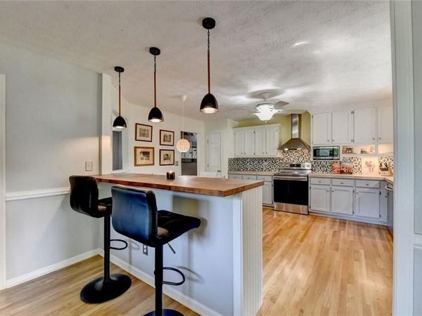 6224 Ivy Springs Drive, Flowery Branch, GA 30542