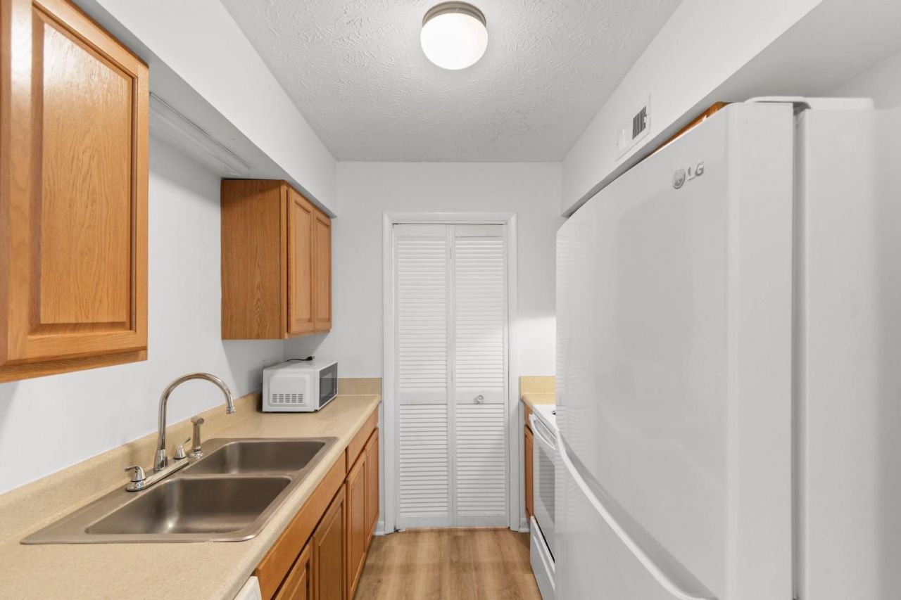 615 Carter Ln. Photo 11