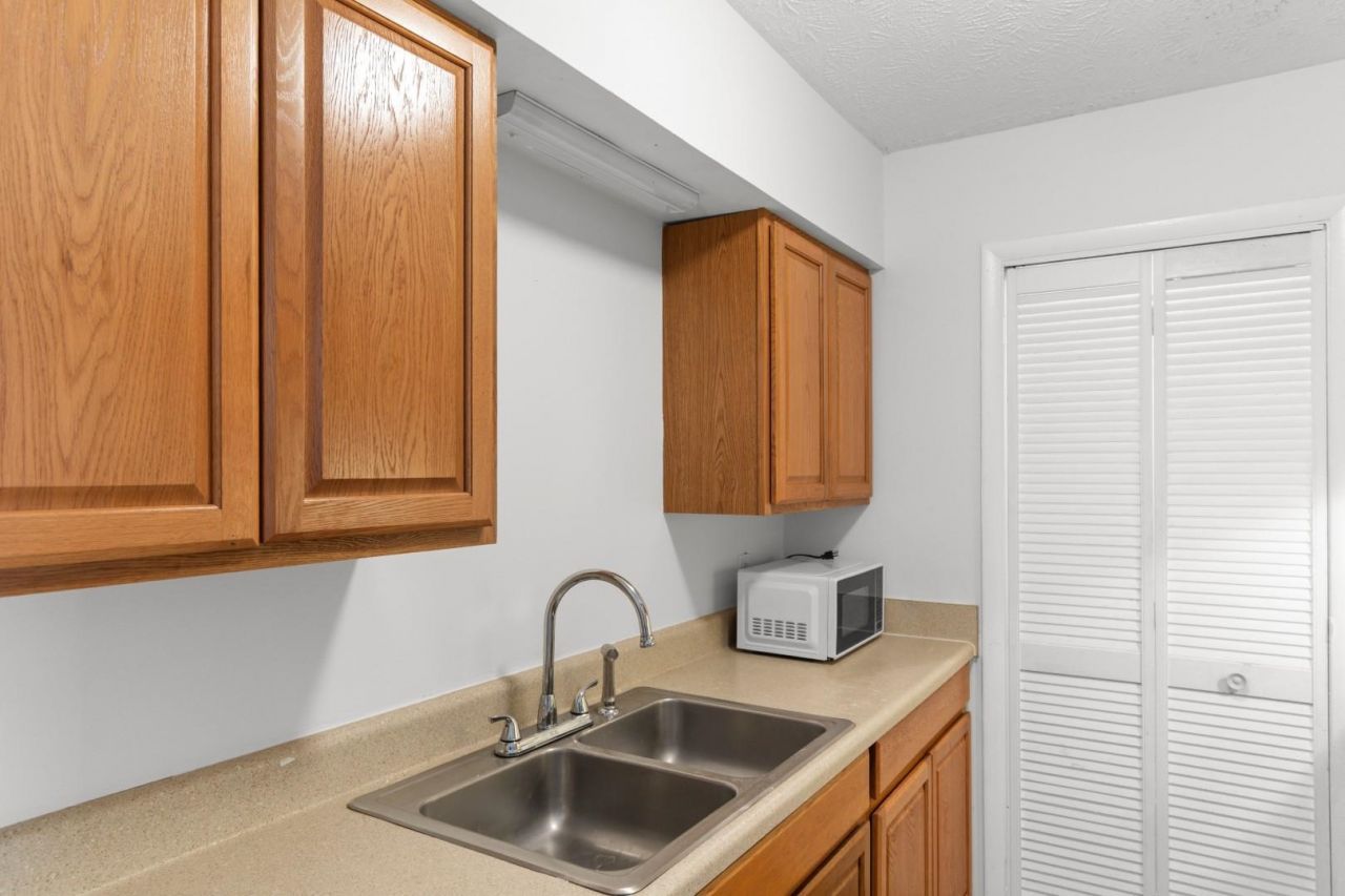 615 Carter Ln. Photo 12