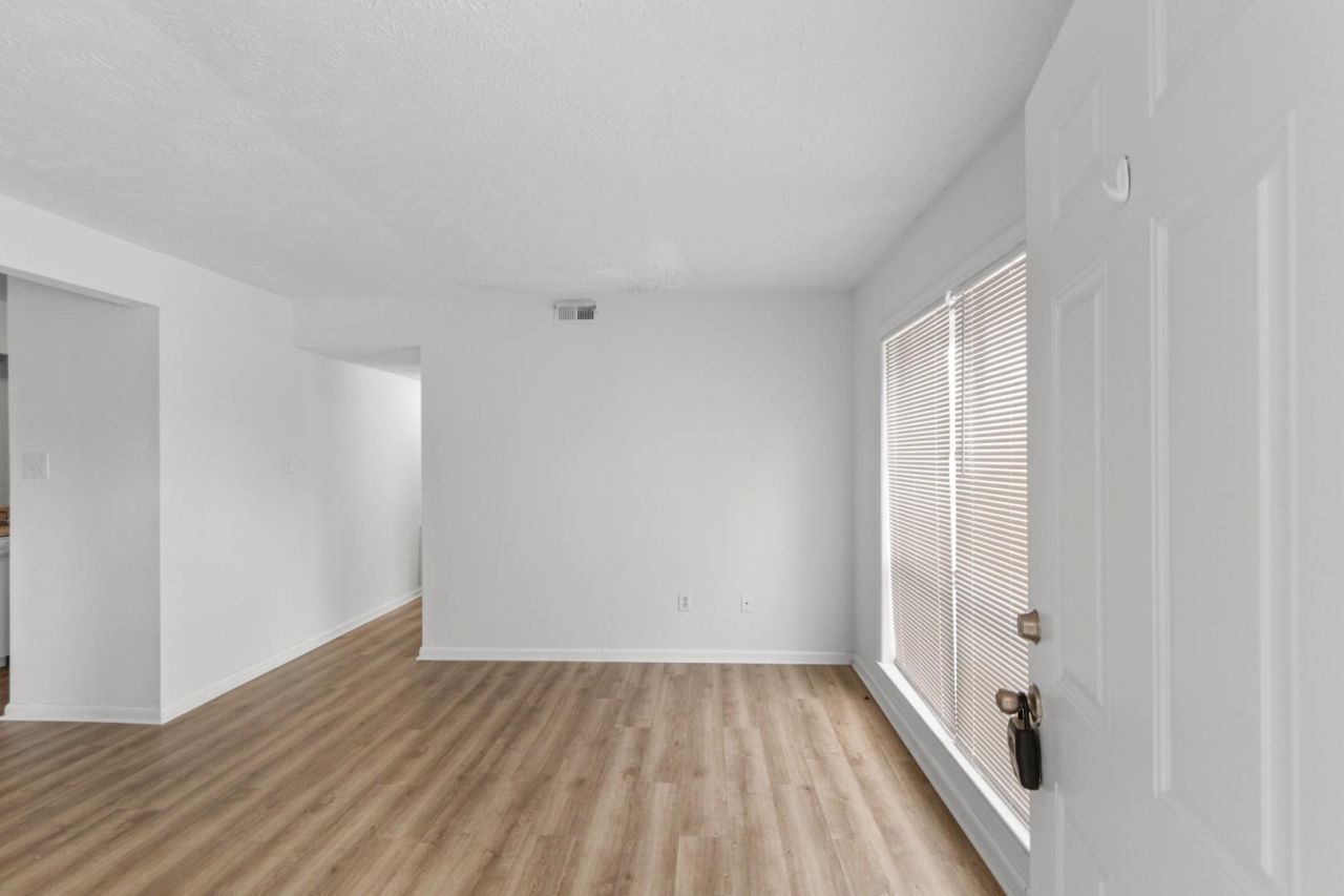 615 Carter Ln. Photo 4