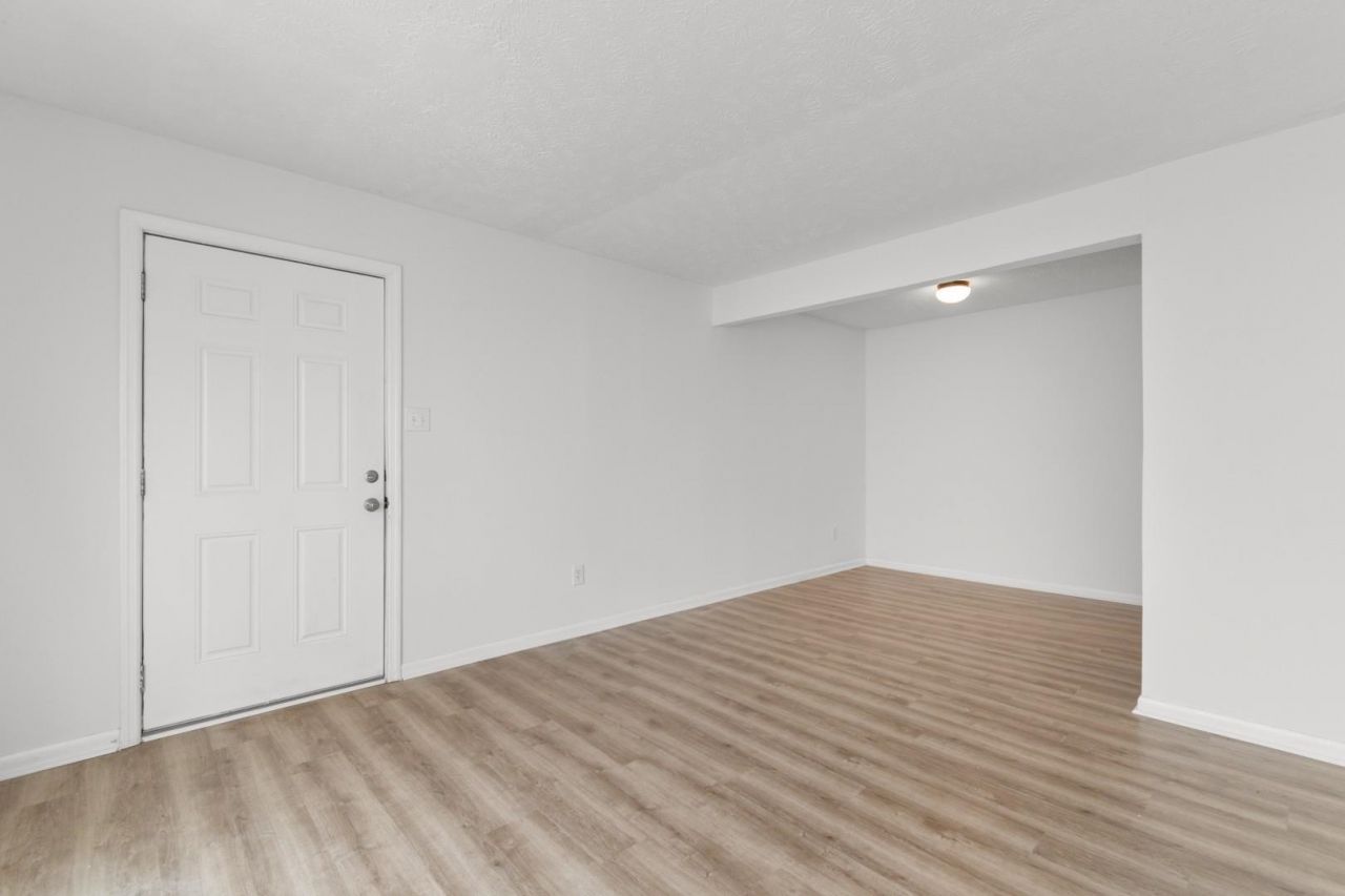 615 Carter Ln. Photo 6