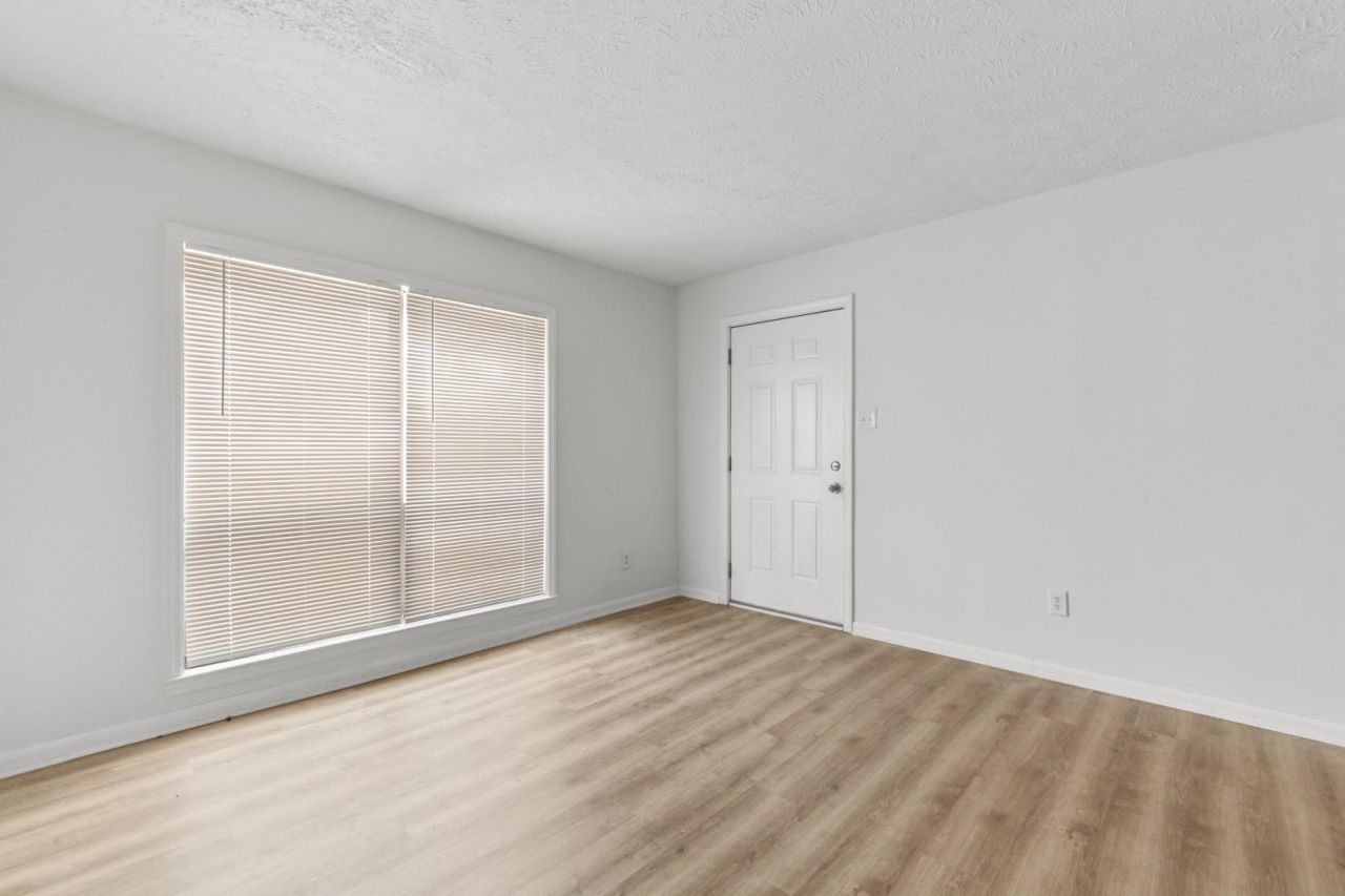 615 Carter Ln. Photo 7