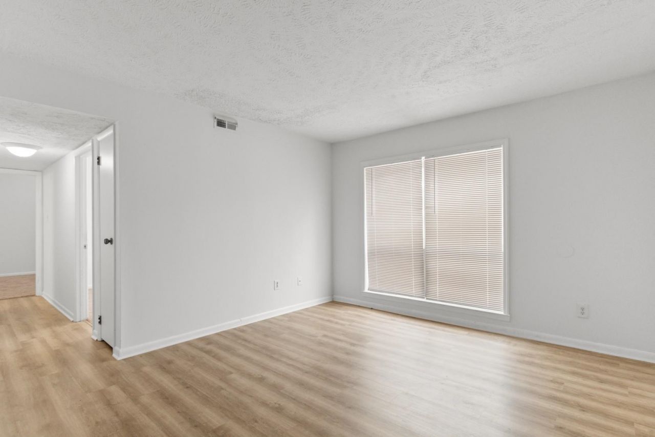 615 Carter Ln. Photo 8