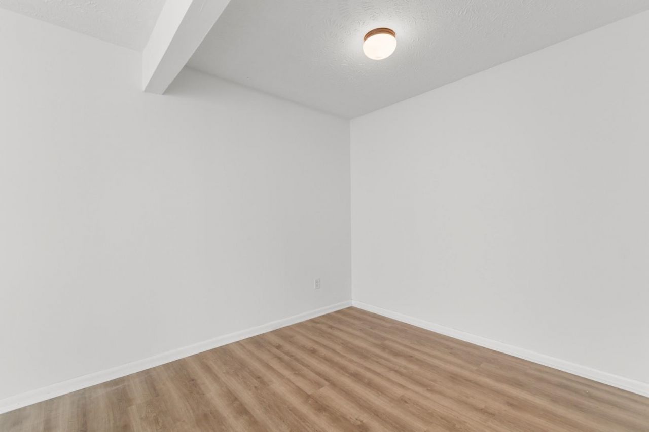 615 Carter Ln. Photo 9