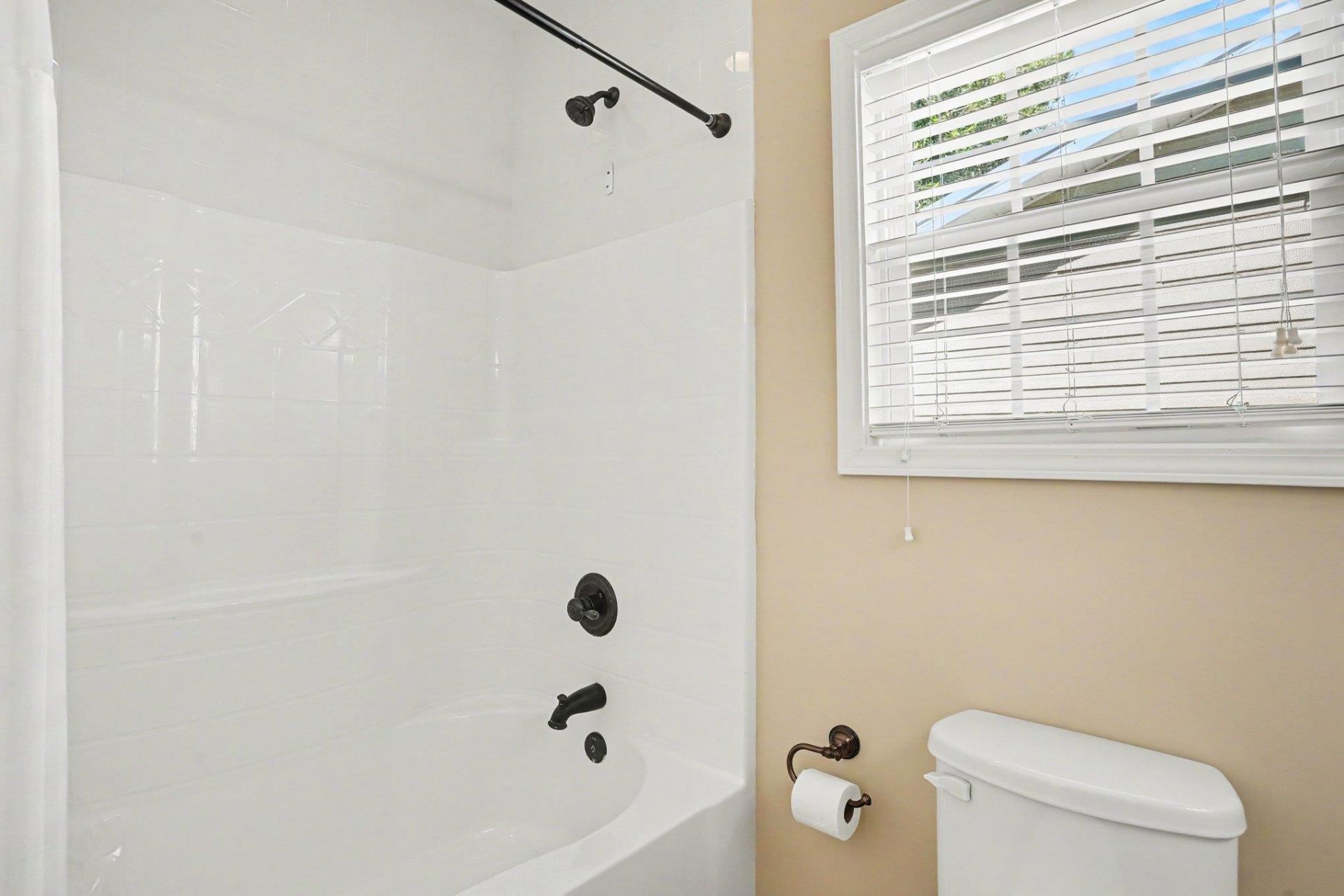 65 Weatherboard Ct. Photo 12