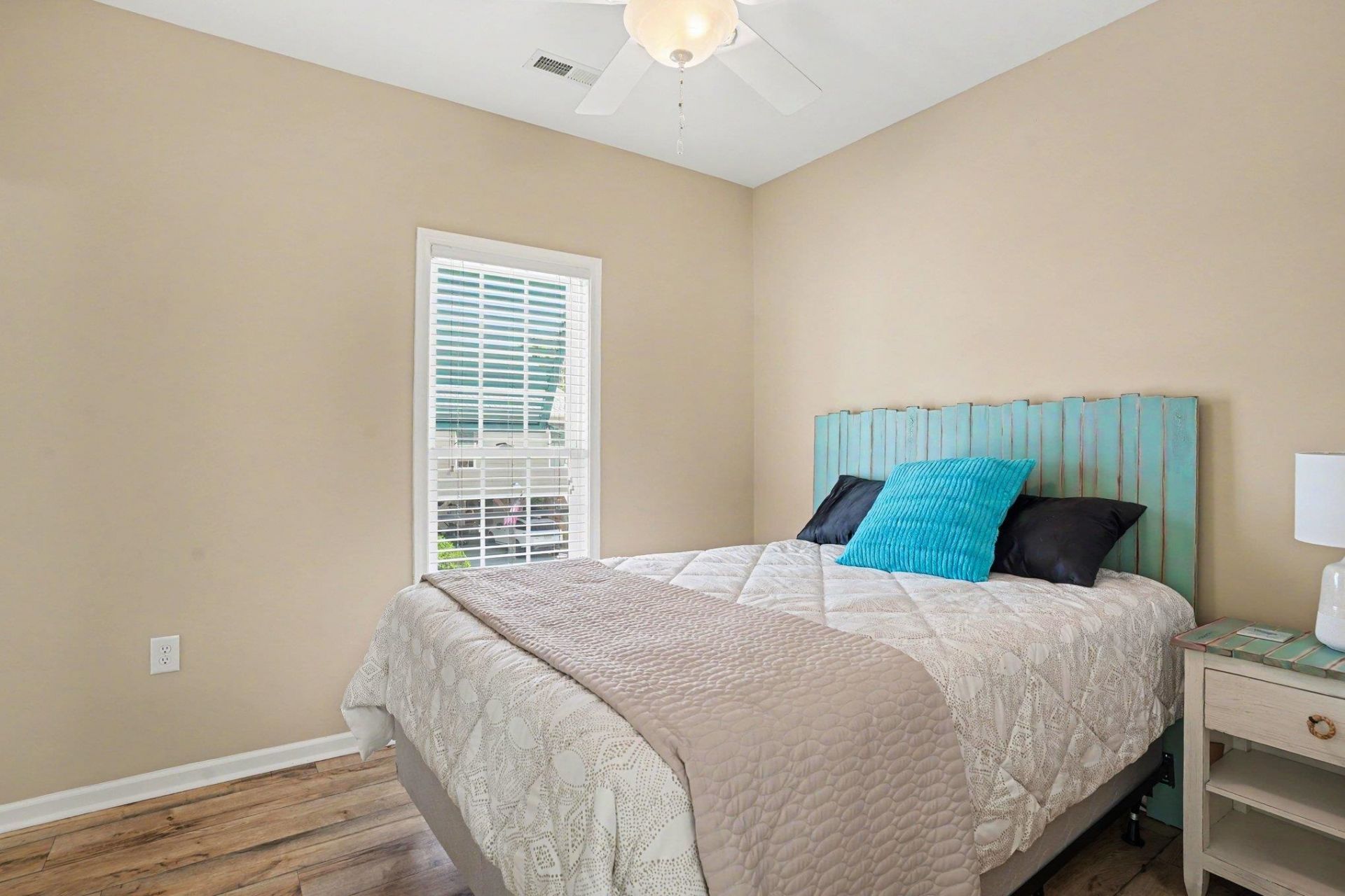 65 Weatherboard Ct. Photo 14