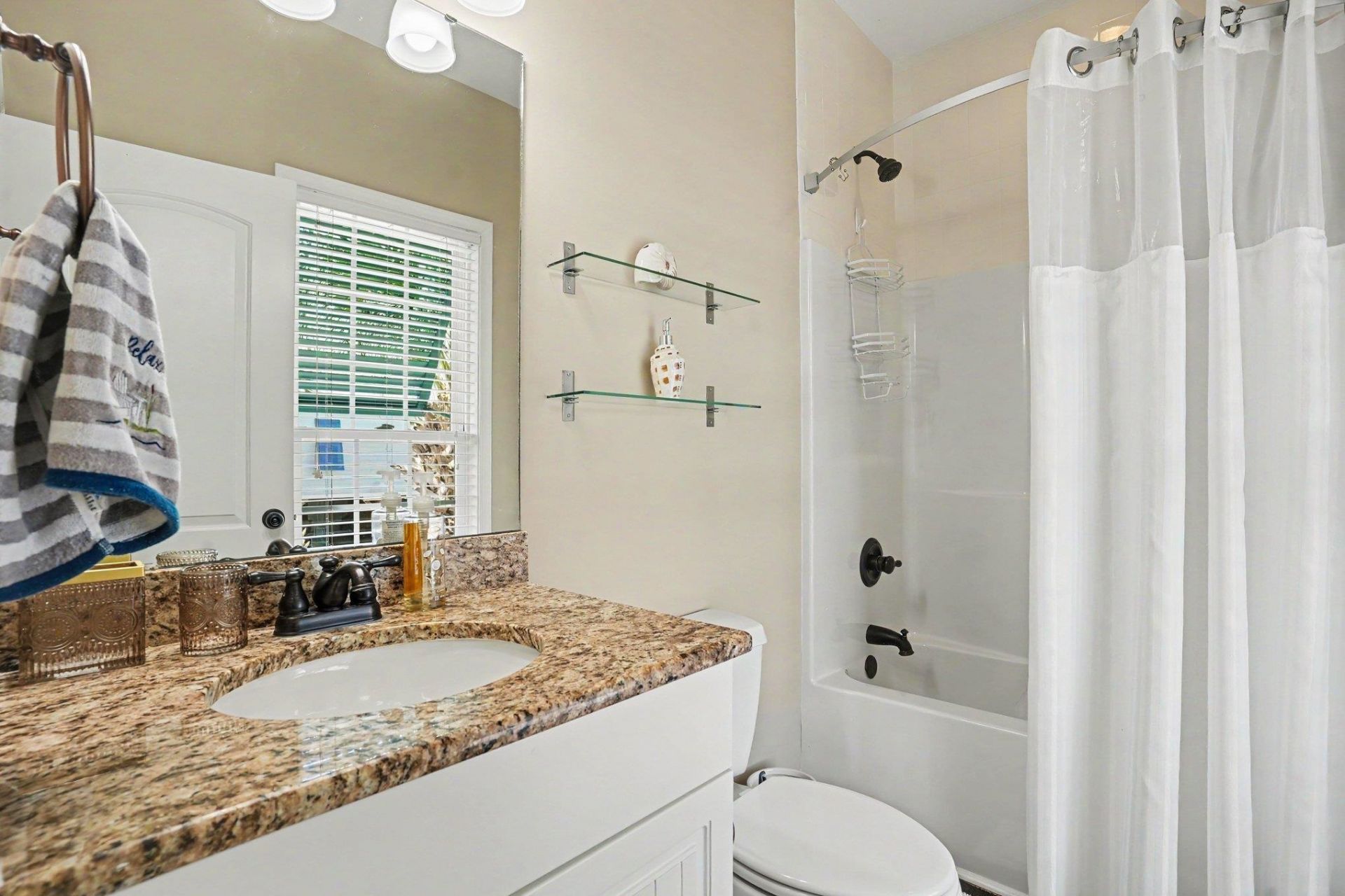 65 Weatherboard Ct. Photo 15