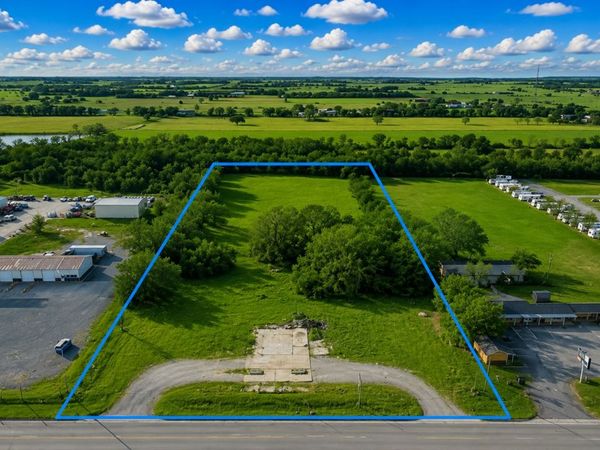 1203 S Chouteau Avenue , Chouteau, OK 74337