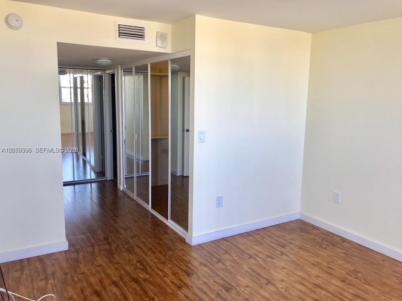 13155 Ixora Ct, Unit 907, North Miami, FL 33181 Photo