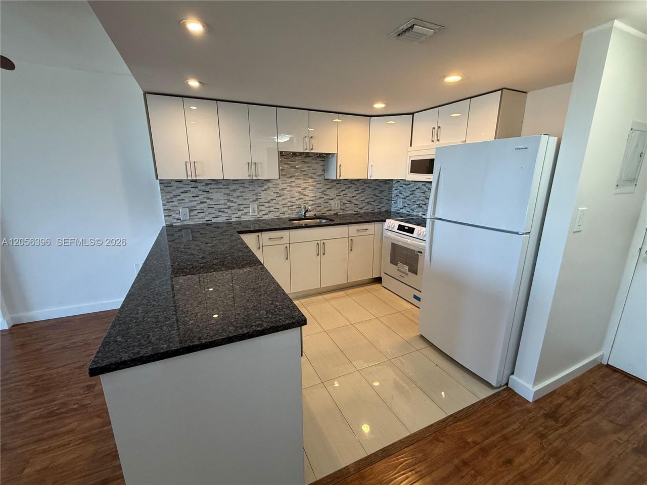 13155 Ixora Ct, Unit 907, North Miami, FL 33181 Photo