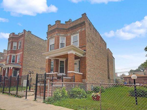 850 N Springfield Avenue , Chicago, IL 60651