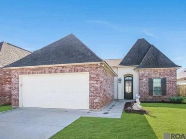 10394 Belle Isle Dr, Denham Springs, LA 70726