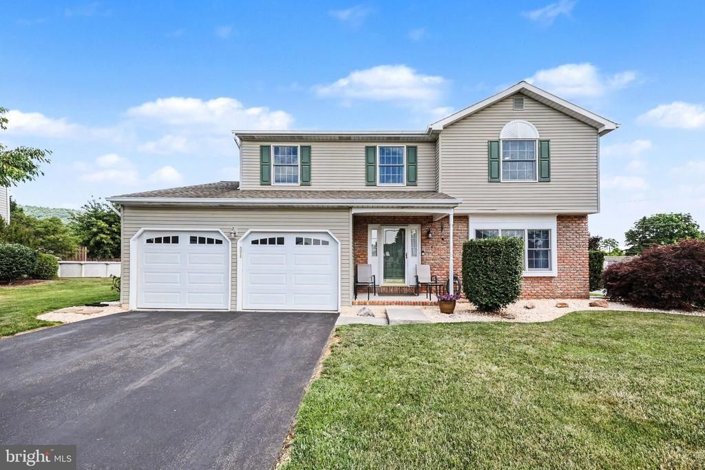 9 BLUE SPRUCE DRIVE , ENOLA, PA 17025