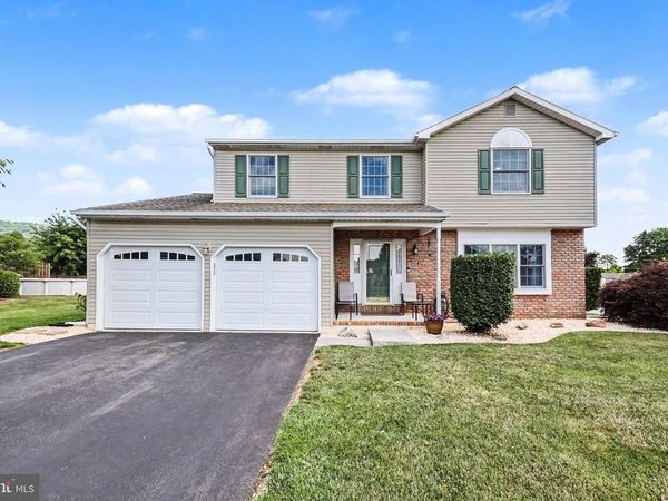 9 BLUE SPRUCE DRIVE, ENOLA, PA 17025