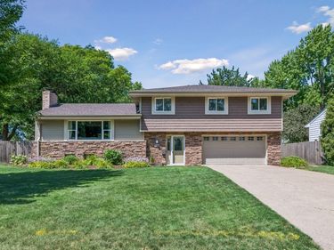 7116 Bristol Boulevard, Edina, MN 55435
