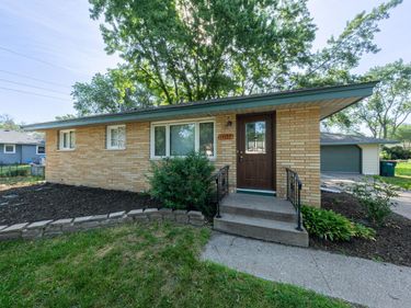 11157 Madison Street NE, Blaine, MN 55434