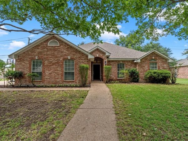 1112 Regina Drive , Hewitt, TX 76643