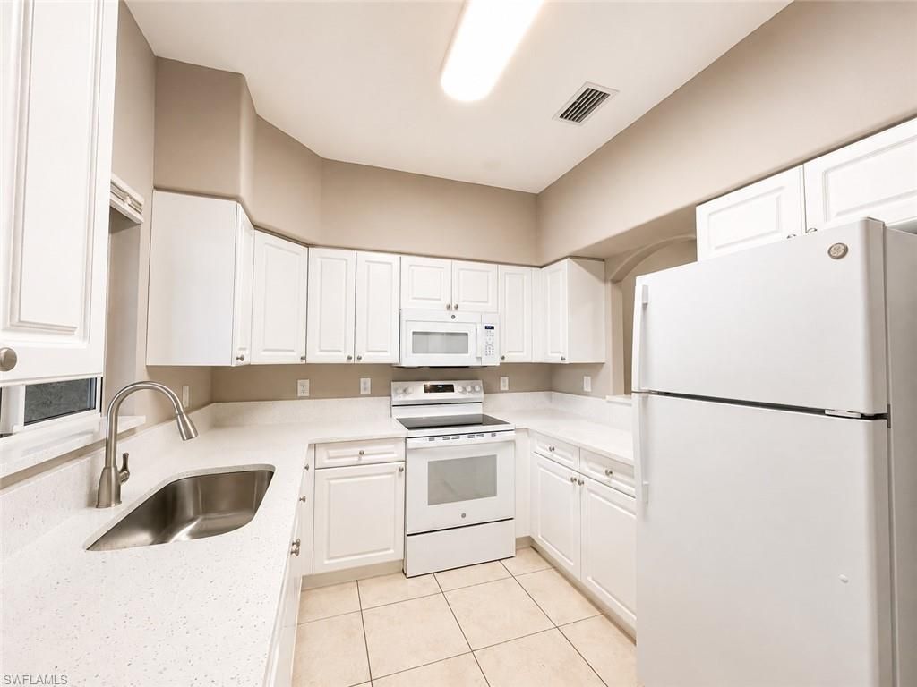 4172 Castilla Cir, Unit 201, Fort Myers, FL 33916 Photo