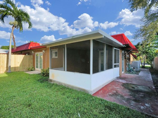 2716 SW 46th Street, Unit 1, Fort Lauderdale, FL 33312