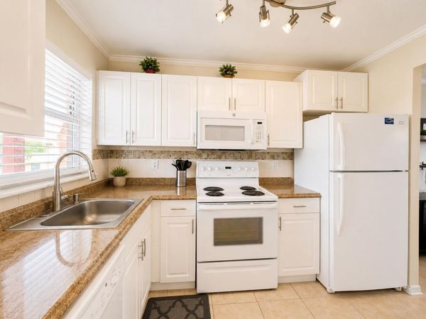 2651 SUNRISE LAKES Drive E, Unit 310, Sunrise, FL 33322