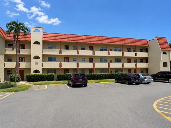 2651 SUNRISE LAKES Drive E, Unit 310, Sunrise, FL 33322
