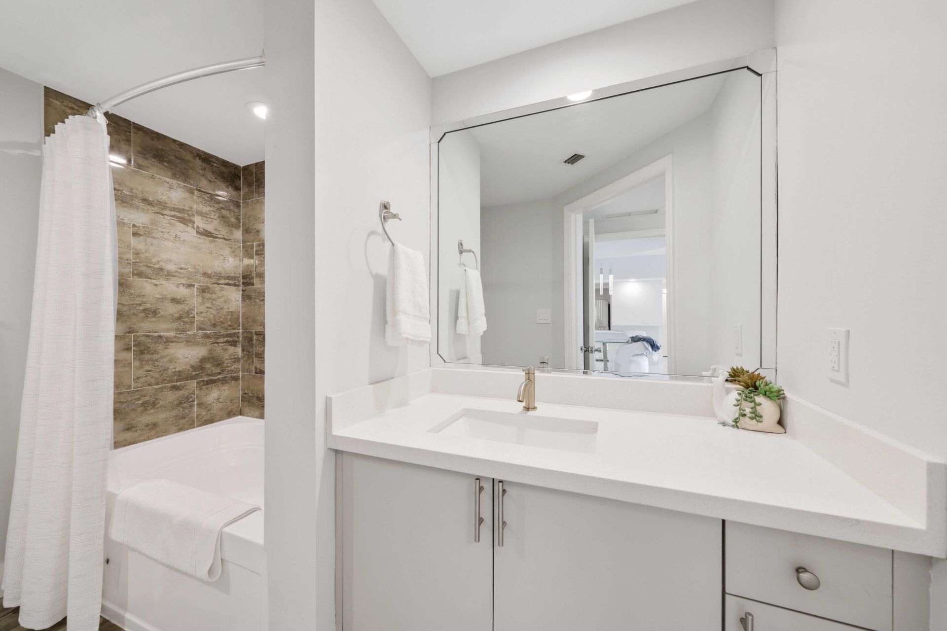 100 N Federal Highway, Fort Lauderdale, FL 33301 Photo