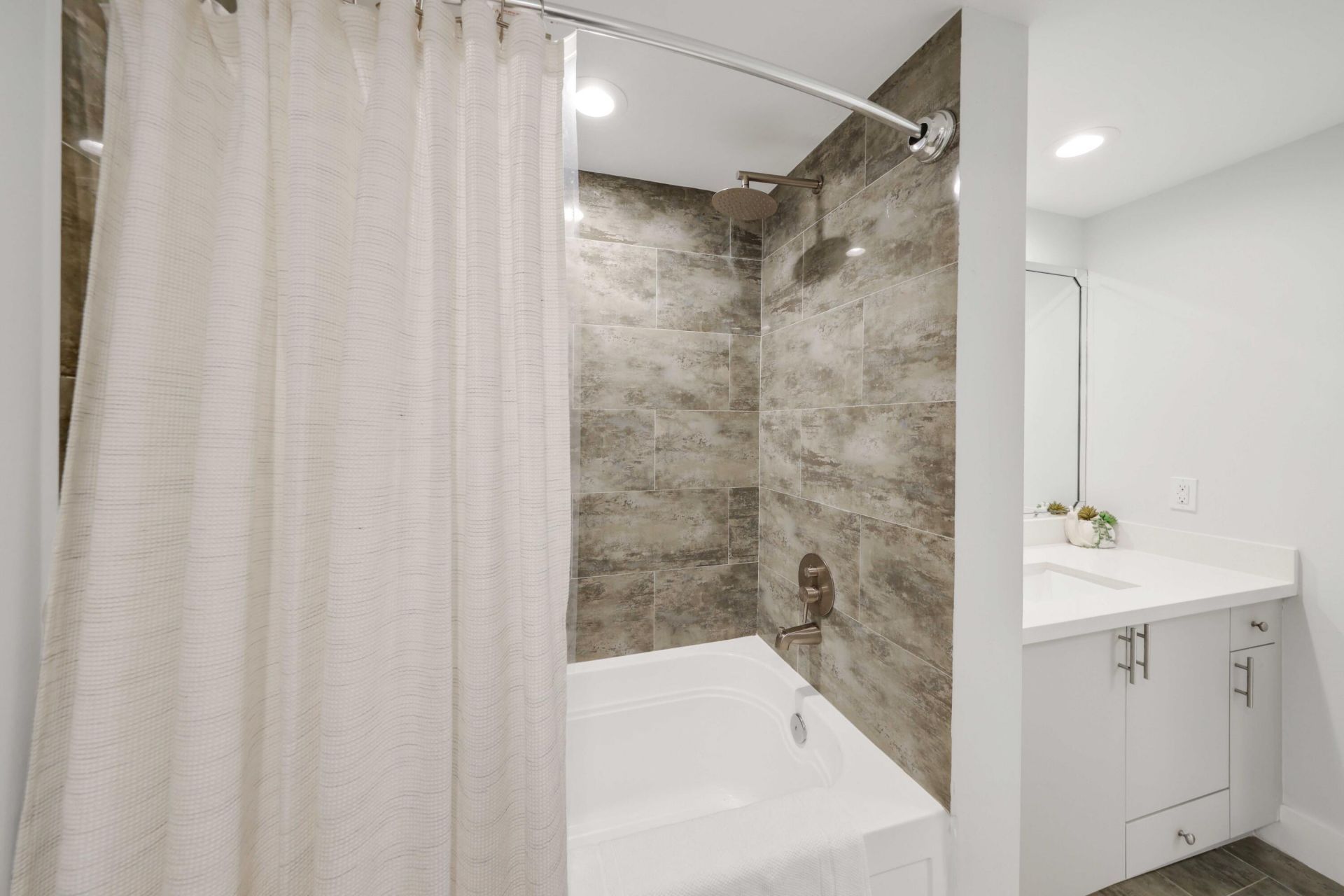 100 N Federal Highway, Fort Lauderdale, FL 33301 Photo