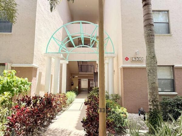 4300 NW 30th Street, Unit 343, Coconut Creek, FL 33066