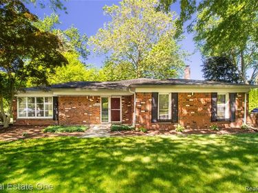 4243 FROSTWOOD Court , Troy, MI 48098