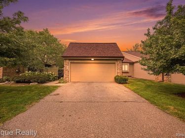 27328 Apple Blossom Lane, Southfield, MI 48034