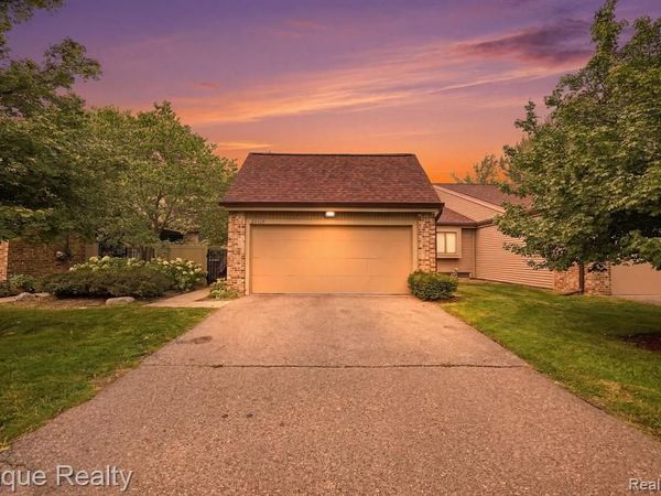 27328 Apple Blossom Lane, Southfield, MI 48034