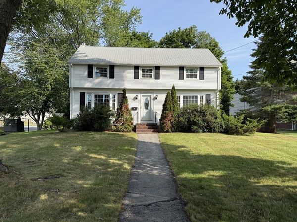 22 Arlington St, Dracut, MA 01826
