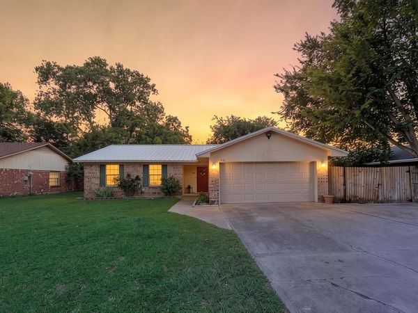 802 N Spears Street, Alvarado, TX 76009