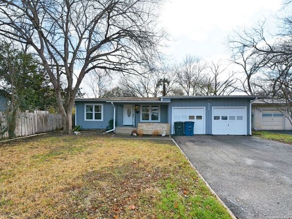 571 W MERRIWEATHER ST, New Braunfels, TX 78130