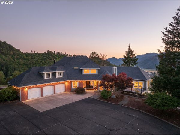 317 AKER DR, Myrtle Creek, OR 97457