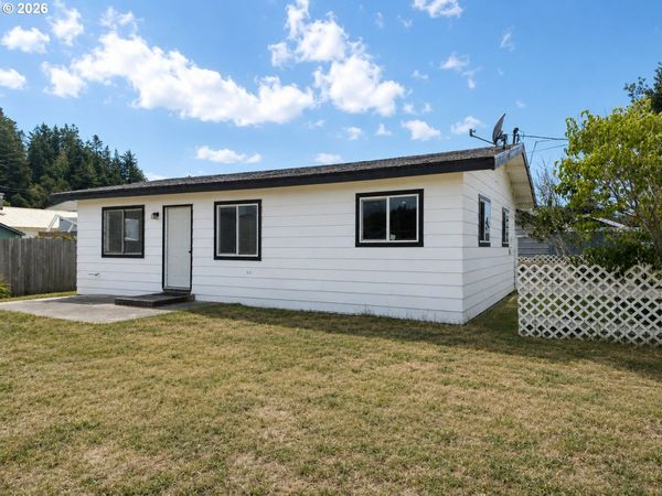 105 S 8TH ST, Lakeside, OR 97449