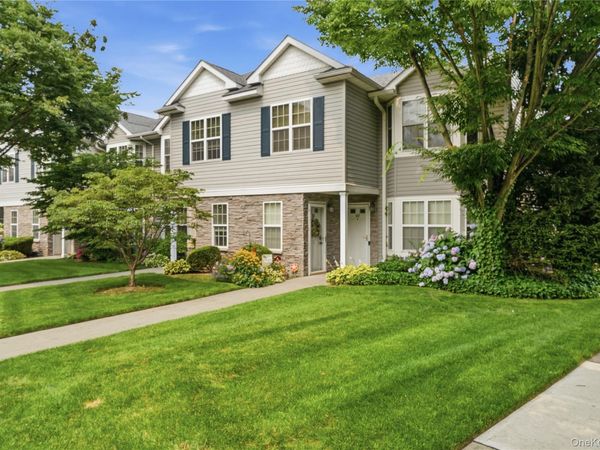 348 Medea Way , Central Islip, NY 11722