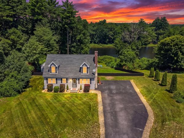 27 Old Manchester Road, Raymond, NH 03077