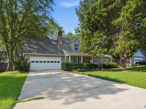 1016 Vicksburg Lane SE, Huntsville, AL 35803