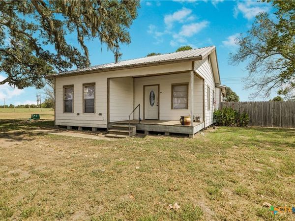 4526 E State Highway 111 , Yoakum, TX 77995
