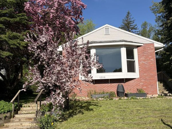 1306 Park ST, Sault Ste Marie, MI 49783