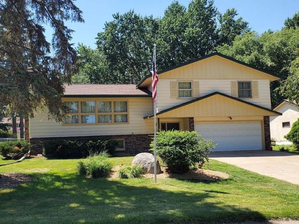 1880 Richal Drive, Woodbury, MN 55125