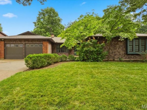 934 La Bonne Parkway, Manchester, MO 63021