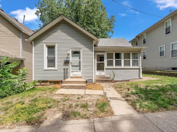 2711 9th Avenue , Rock Island, IL 61201